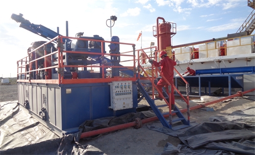 新(xin)疆(jiang)克(ke)拉(la)瑪(ma)依(yi)瑪(ma)湖(hu)油(you)田(tian)含(han)油(you)汙(wu)泥(ni)處(chu)理(li)係(xi)統(tong)案(an)例(li)現(xian)場(chang)